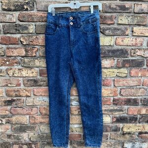 No Boundaries Juniors' High Rise Jeans with acid wash.